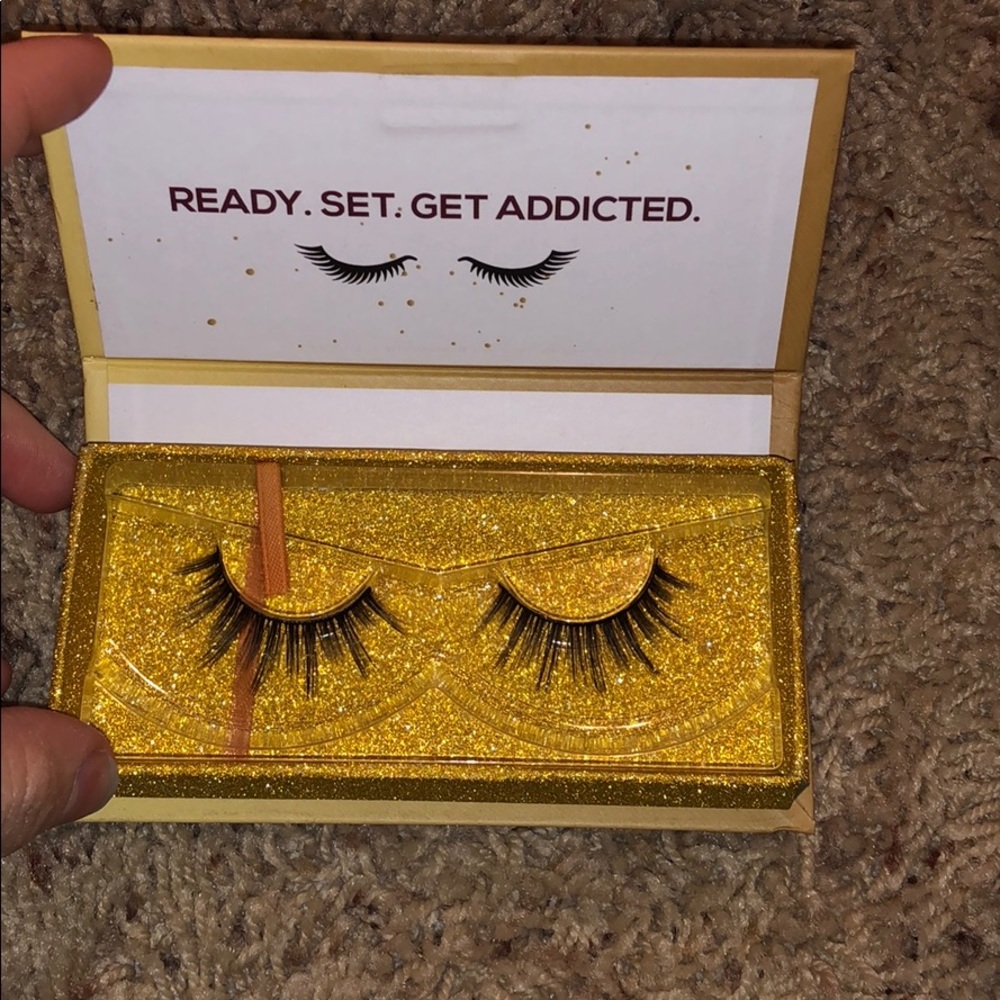False lashes - Picture 2 of 2